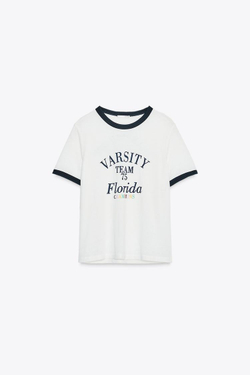 ZARA ФУТБОЛКА ИЗ ЖАККАРДОВОЙ ТКАНИ С НАДПИСЬЮ, ЖЕЛТОВАТО-БЕЛЫЙ