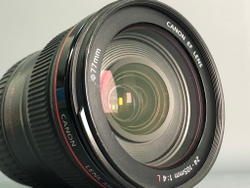 Canon 24-105mm 4L IS USM (Царапины на линзе)
