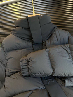 Пуховик Moncler