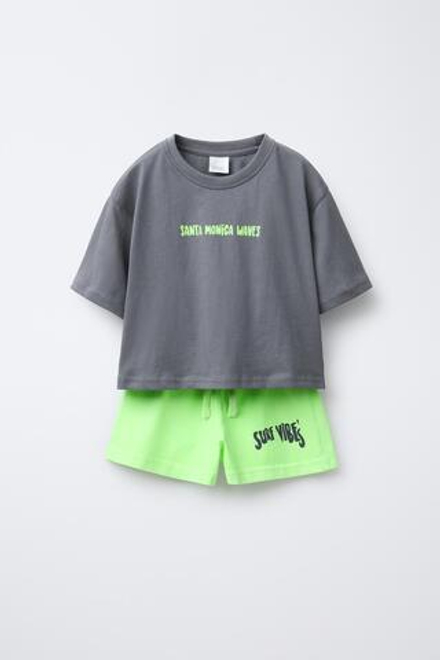 ZARA КОМПЛЕКТ ИЗ ФУТБОЛКИ И ШОРТОВ-БЕРМУДОВ С ПРИНТОМ, ЛАЙМОВЫЙ