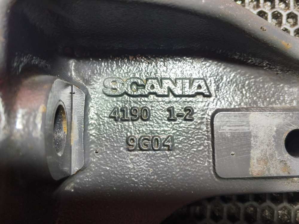 Кронштейн брызговика левого 2019г.