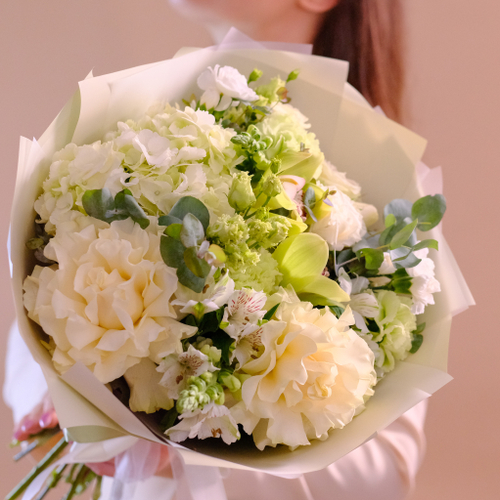 Купить Нежный букет с гортензией и орхидеями #164