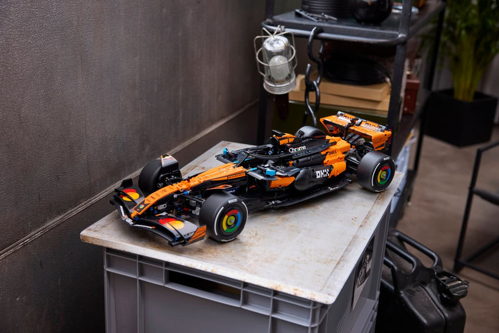 Конструктор LEGO Technic 42228 McLaren MCL39 F1 Car