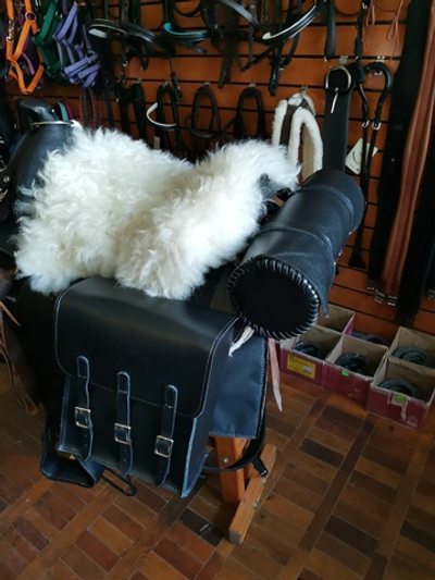 Сумина на седло для лошади.