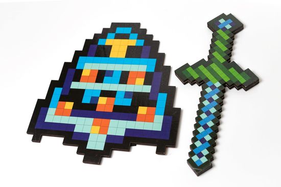 Деревянный Щит и меч "Пиксель" 30х35см