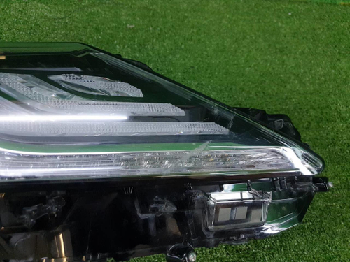 Битая Фара правая Toyota Camry xv70 (2020-н.в.) LED