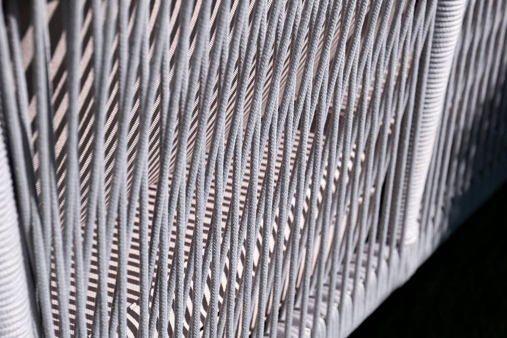 "Канны" диван 2-местный плетеный из роупа, каркас алюминий белый муар, роуп светло-серый круглый, ткань серая 017