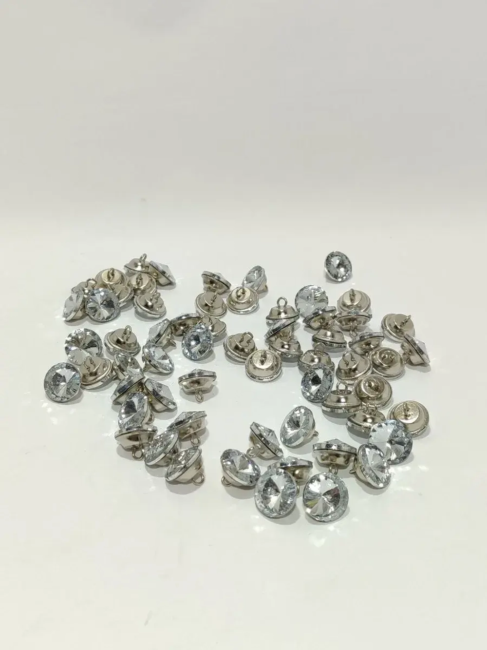 Декоративные стразы для дивана, кресел, пуговиц