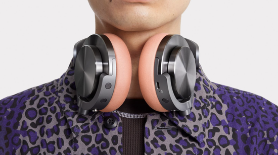 Наушники Dyson OnTrac™ (черный никель с ЧПУ)