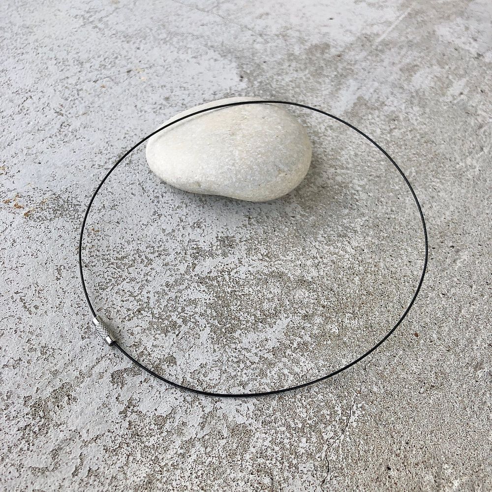 колье жесткое черное К0991 колье жесткое черное К0991