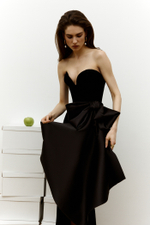 Платье миди корсетное драпированное из бархата с бантом