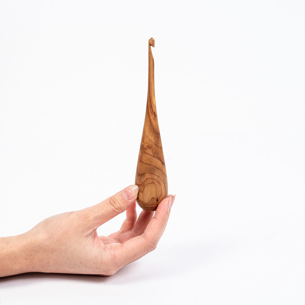 Деревянный крючок для вязания из древесины вишни 5 мм. Вязальный крючок. K151