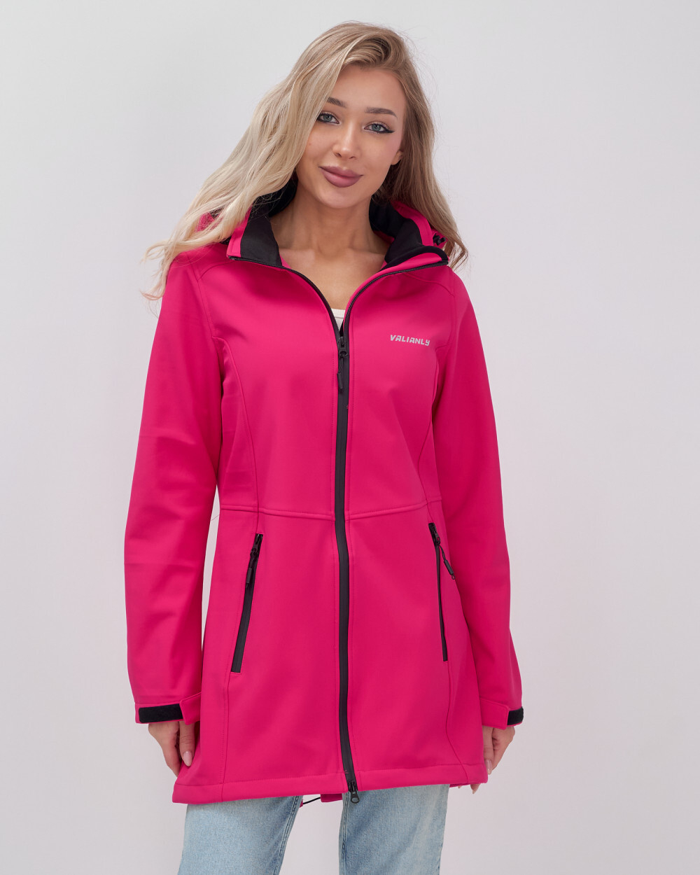 Парка спортивная женская с капюшоном softshell розового цвета 9568R
