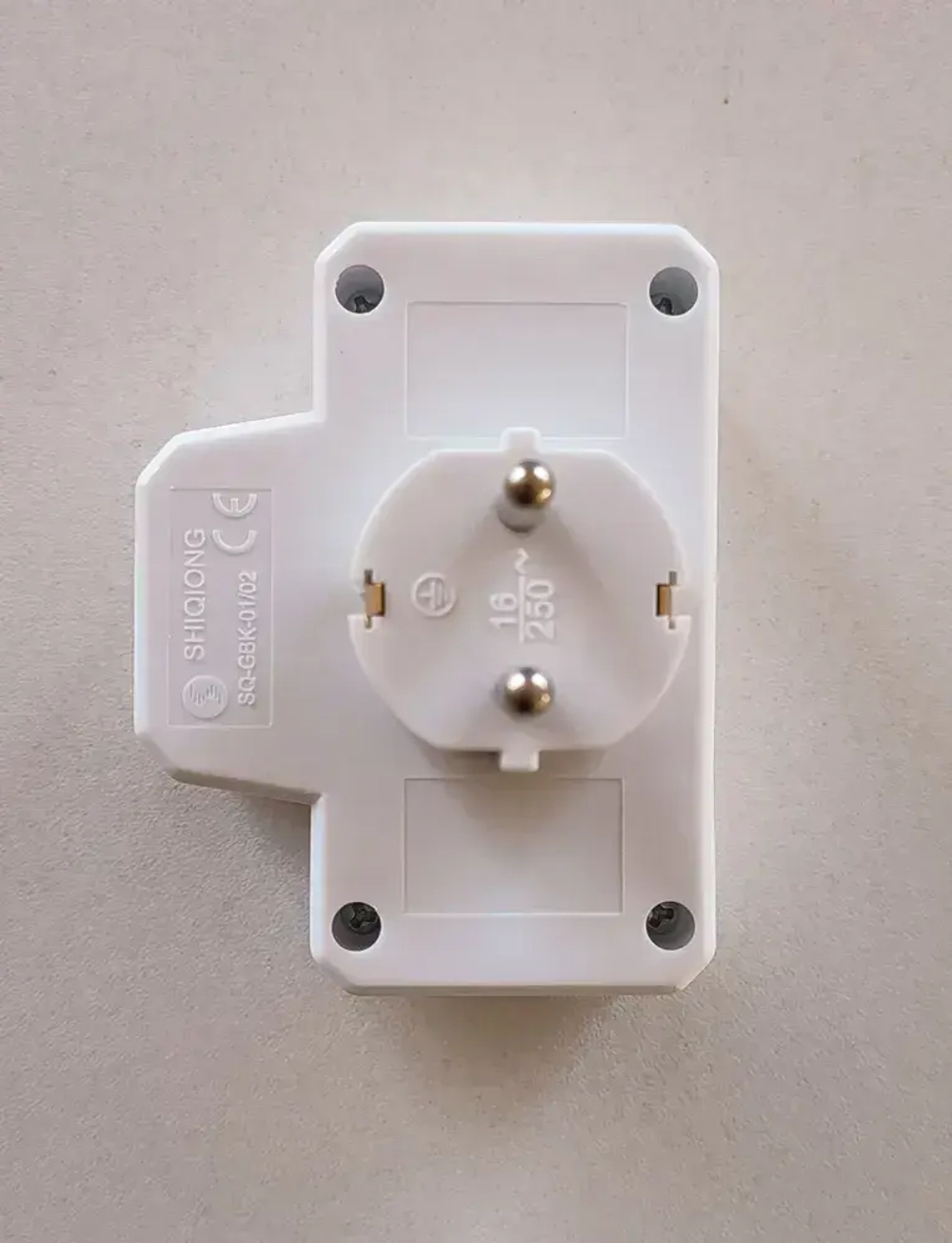 Двойник с кнопкой, выключателем. 2 евророзетки.