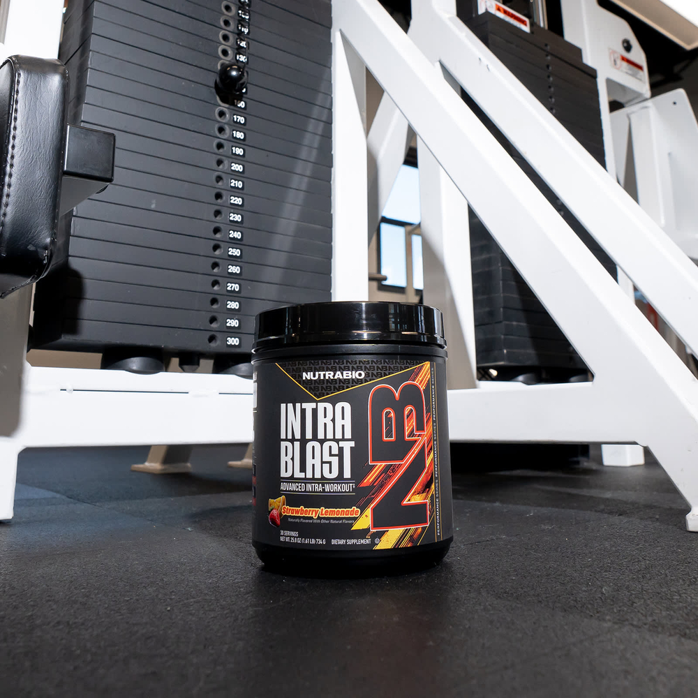 NutraBio, Intra Blast, усовершенствованная добавка для тренировок, со вкусом клубничного лимонада, 734 г (1,61 фунта)