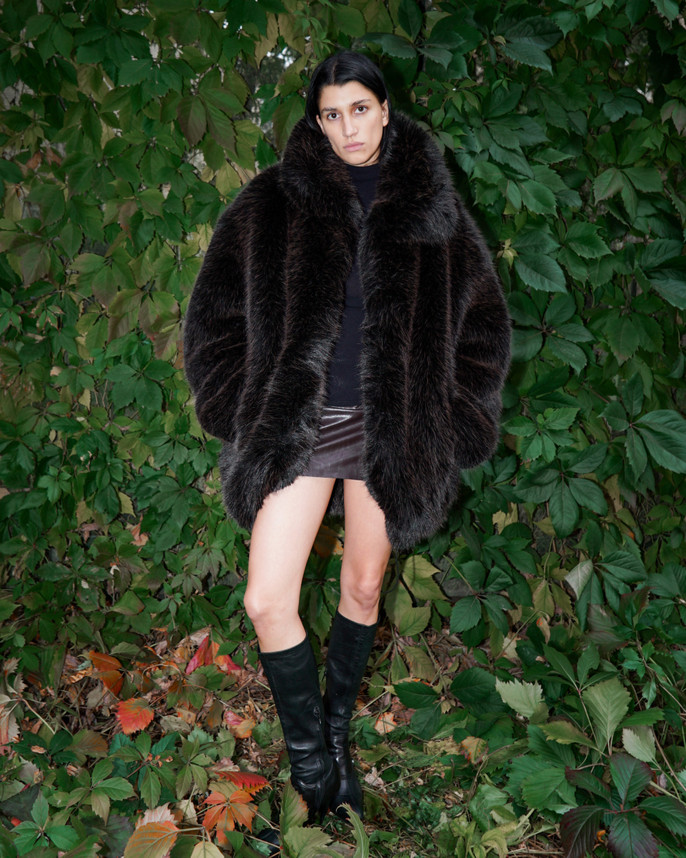 Шуба из экомеха темно-коричневая