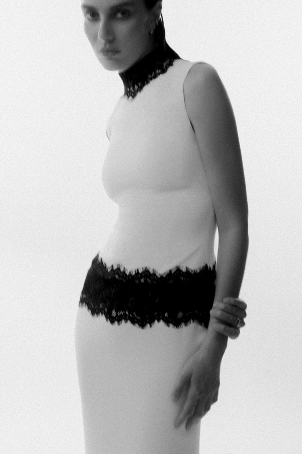 Платье макси из крепа и кружева