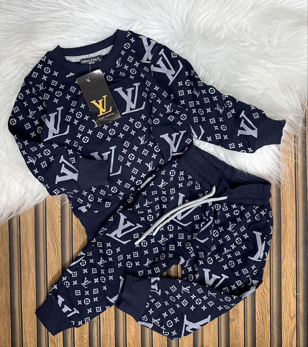 Костюм LV