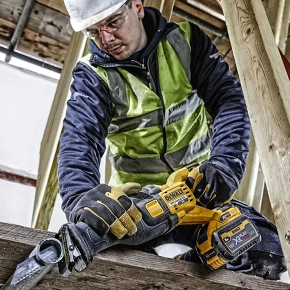 DeWalt DCS389N аккумуляторная бесщеточная сабельная пила (без АКБ и ЗУ)