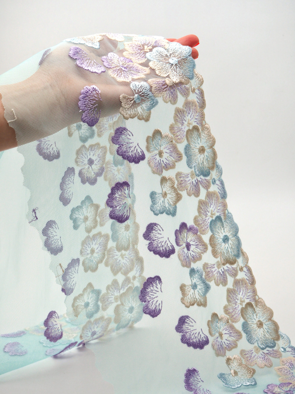 Вышивка на сетке ментоловая с мультиколор (правая и левая сторона) ОТРЕЗЫ