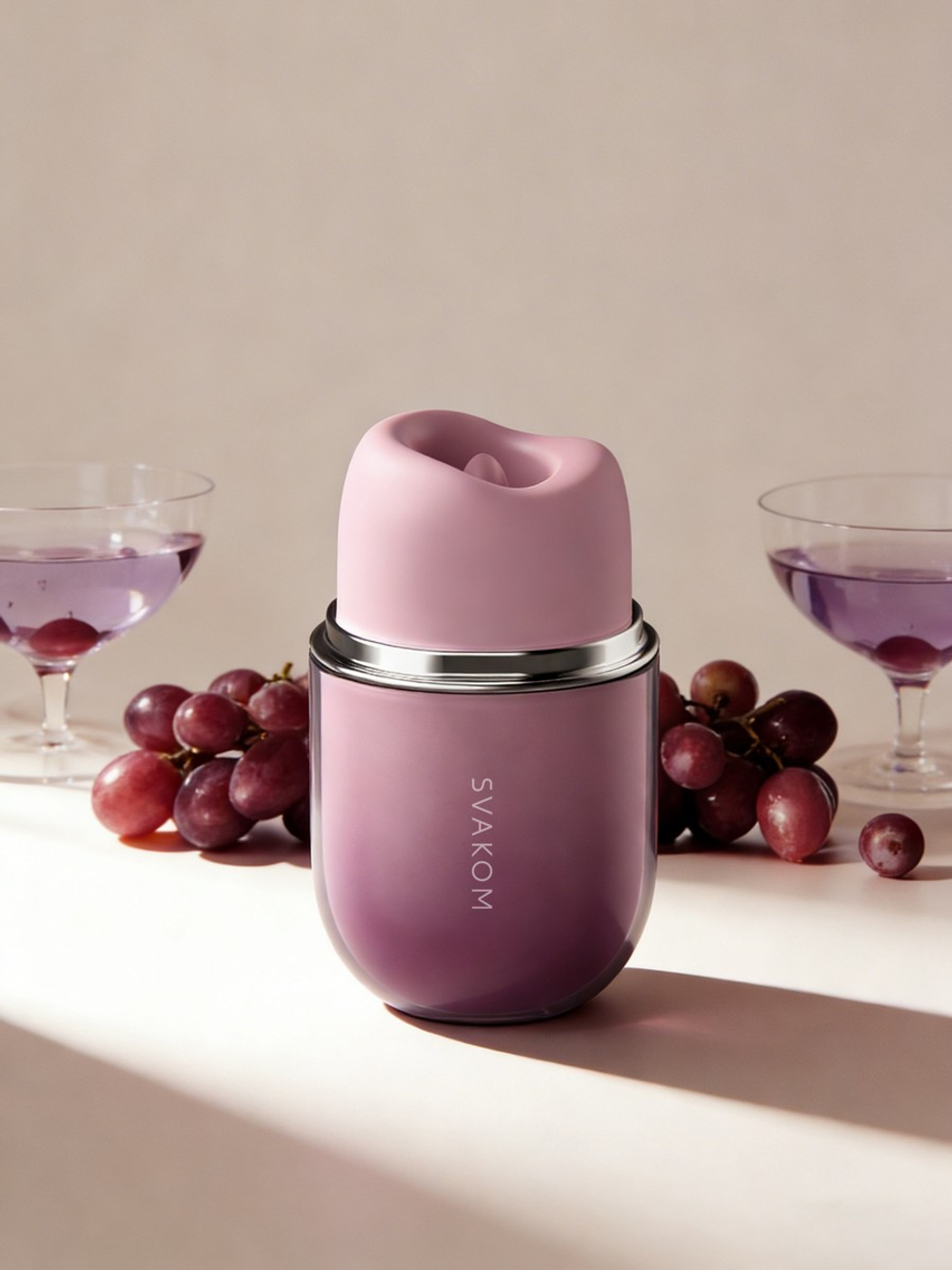 Svakom Klitty, вакуумный вибростимулятор с имитацией куннилингуса