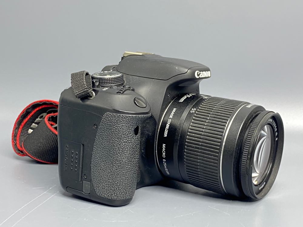 Canon 600D kit 18-55mm IS ll 13700 кадров