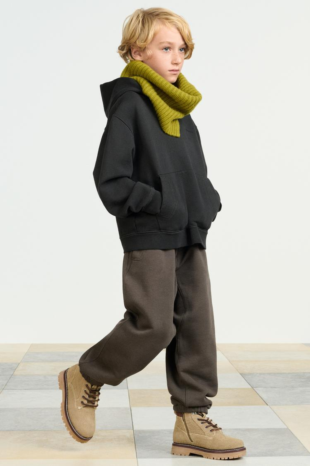 ZARA ТОЛСТОВКА С КАПЮШОНОМ, ЧЕРНЫЙ