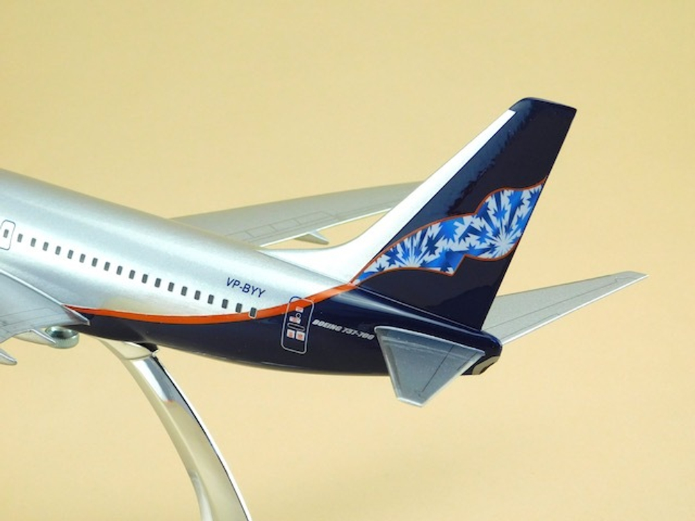 Модель самолета Boeing 737-700 (М1:100 Нордавиа)