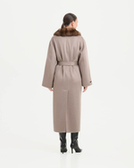 Пальто кашемировое с отделкой из меха соболя