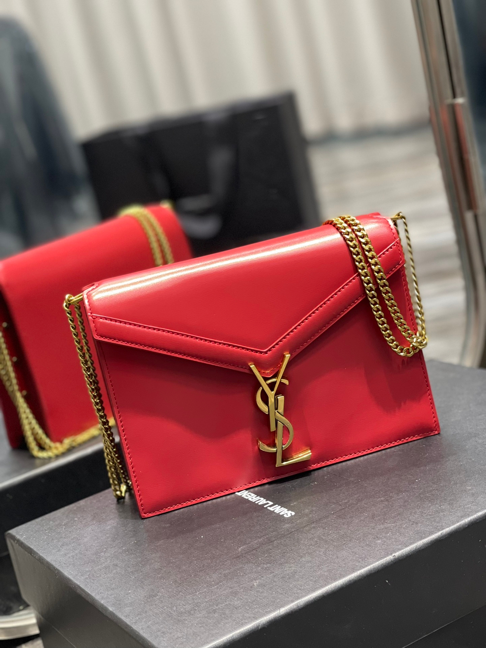 YSL Cassandra Medium 22 cm