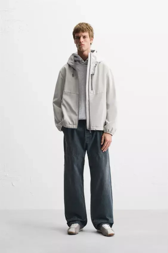 ZARA КУРТКА ИЗ ВЫСОКОТЕХНОЛОГИЧНОЙ ТКАНИ С КАПЮШОНОМ, СВЕТЛО-СЕРЫЙ