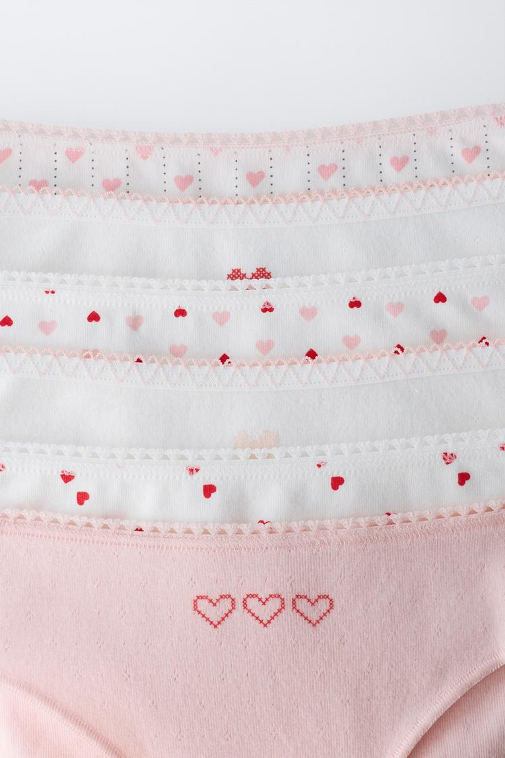 ZARA НАБОР ИЗ ШЕСТИ ТРУСОВ С ПРИНТОМ «СЕРДЕЧКИ», ЭКРЮ