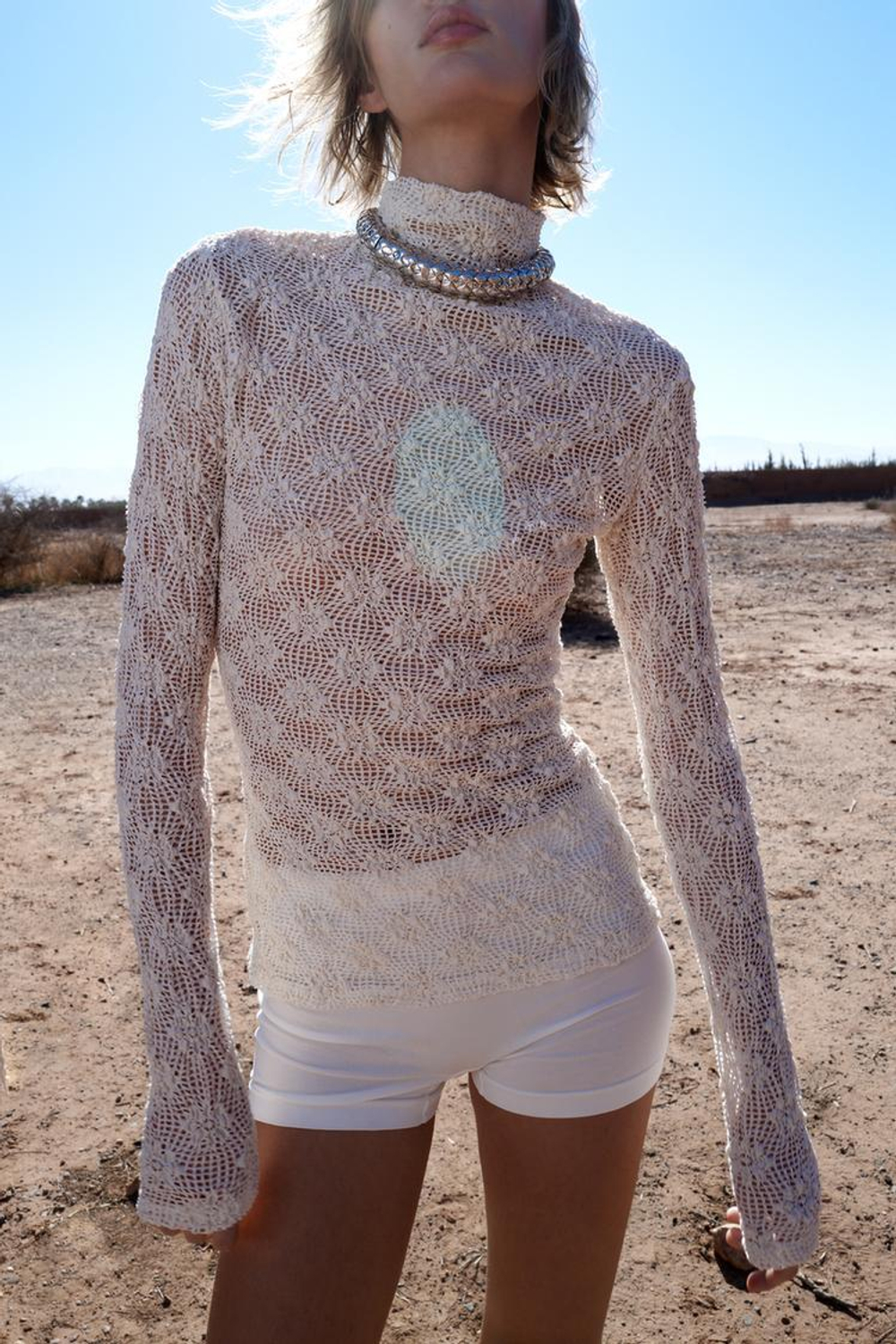 ZARA КРУЖЕВНОЙ ТОП С ВОРОТНИКОМ-СТОЙКОЙ, ЭКРЮ