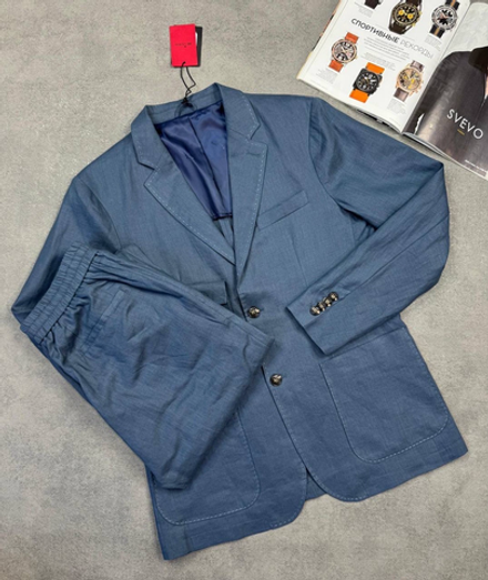 Льняной костюм Kiton