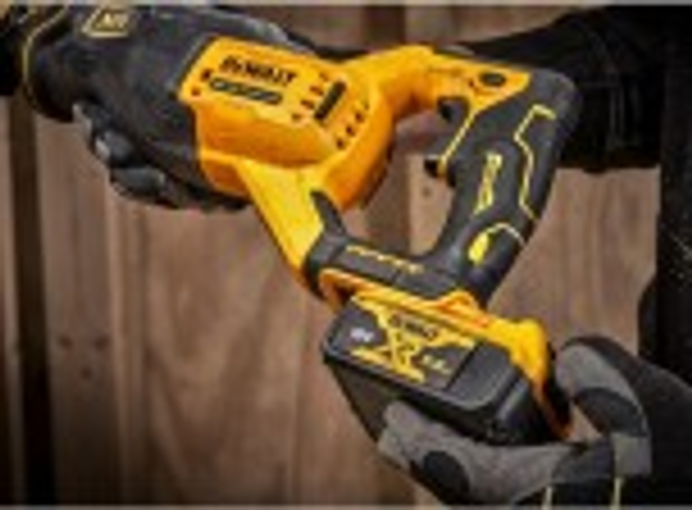 Пила сабельная аккумуляторная DeWALT DCS 382 N FLEXVOLT, бесщеточная, без АКБ и ЗУ DCS382N-XJ