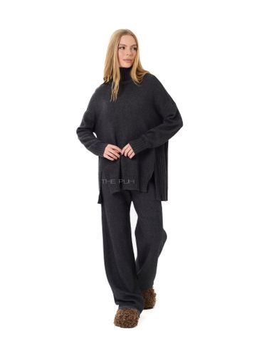 Темно-серый кашемировый костюм свободного кроя