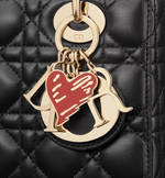Сумка Lady Dior Small Dioramour черная, кожа ягнёнка, золотистая фурнитура, ремешок с сердцем