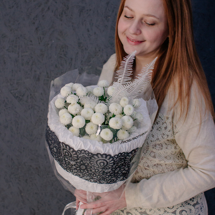 114. Кружевной букет с хризантемой Ньютон