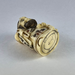 Статуэтка нэцкэ Бисямонтэн (или Тамонтэн) с тыквой горлянкой