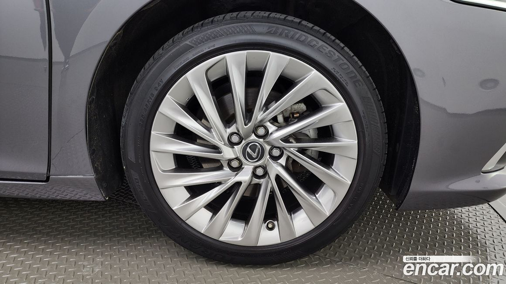 Lexus ES300h 7 Generation Executive (05.2020)