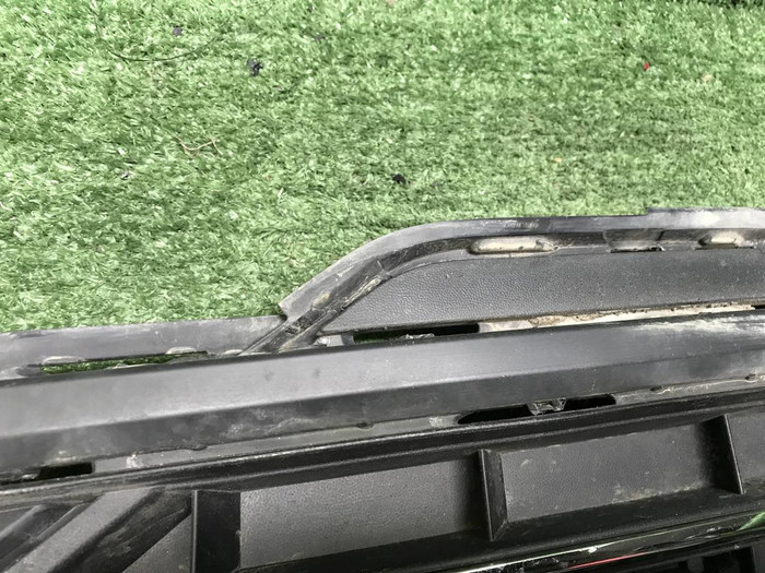 Решетка переднего бампера VW Touareg 3 (18-23)