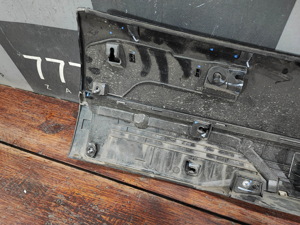 Накладка двери багажника верхняя Tank 500 21-нв Б/У Оригинал 5506300XKV3BB