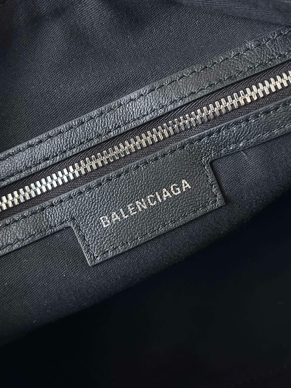 Balenciaga Le Cagole Duffle Bag 30 cm