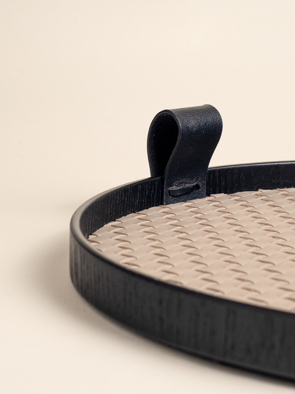 Поднос из плетеной кожи Айвори