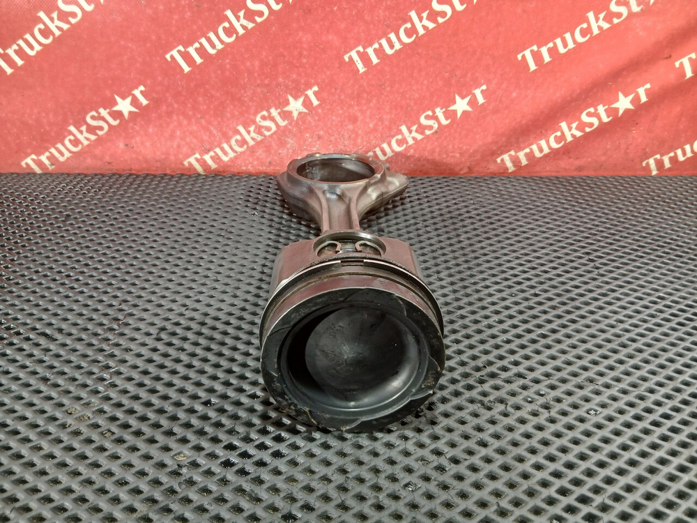 Поршень с шатуном 2020г.