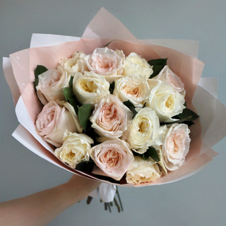 23. Букет белых роз Patience и White O’Hara