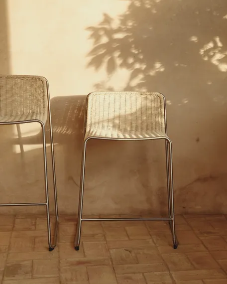 Уличный полубарный стул Tavari из бежевой веревки и стали