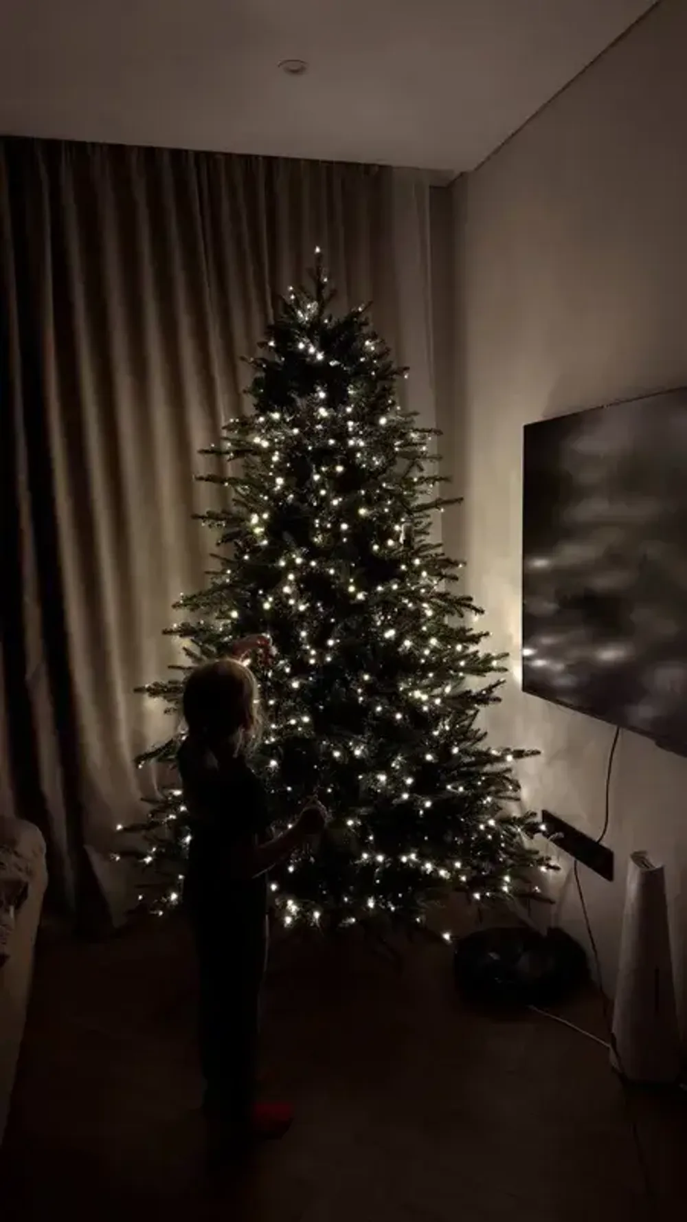 Елка с гирляндой встроенной «Elegance» Элеганс (Литая+пвх) 270 см / 2,7 м