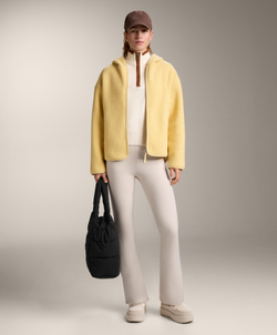 Oysho Куртка из искусственной овчины с капюшоном, желтый