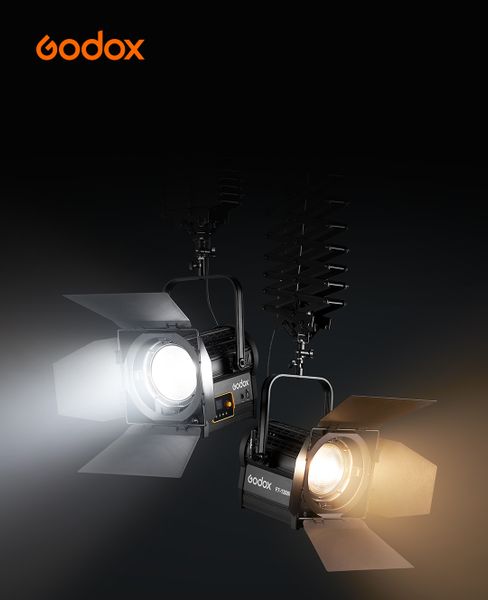 Осветитель светодиодный Godox F7-120Bi K2 с линзой Френеля
